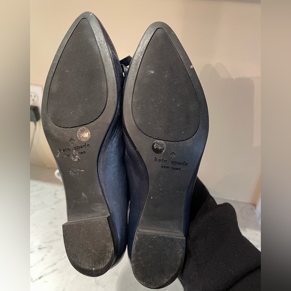 Adorable dark navy Kate Spade ballet flats with bow and scalloped detail - Picture 3 of 7